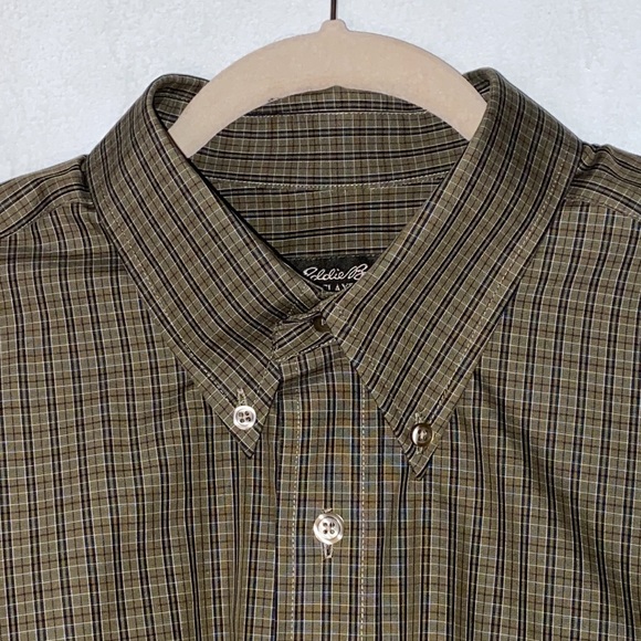 Eddie Bauer Relaxed Fit Wrinkle & Stain Resistant Button Down Long-Sleeved Shirt - Picture 4 of 8